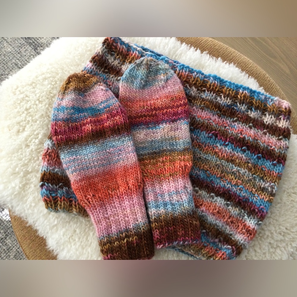NWT Cowl and mittens set neck warmer not bulky cozy warm o/S
